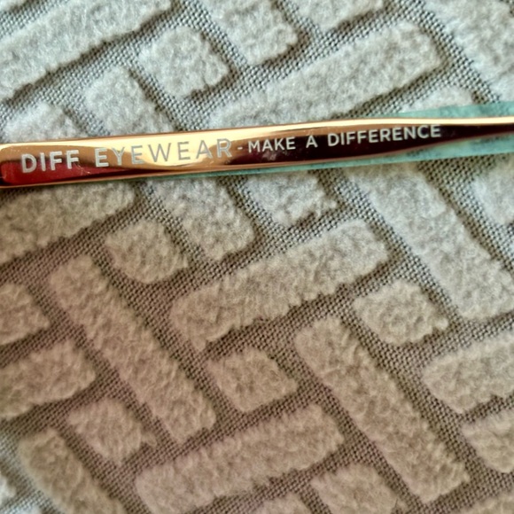 NWOT Diff Becky IV sunglasses with case - Picture 4 of 4